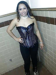 Pretty cougar likes to take the cock in mouth