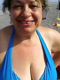 Unbelievable dames are spreading their lips on photo