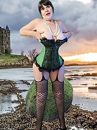 Chupita84 gets her facial cumshot