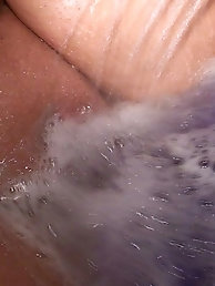 Aged lasses are spreading their pussy