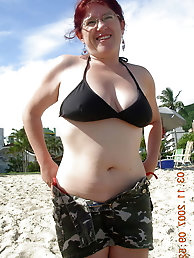 Aged grandmamas are showing their sexy curves on cam