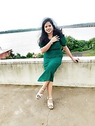 Sensual Indian housewife gets fucked and cummed on