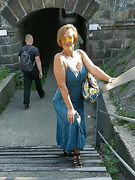 Lewd older females are posing naked for fun