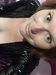 Blonde mature girls are posing undressed on pix